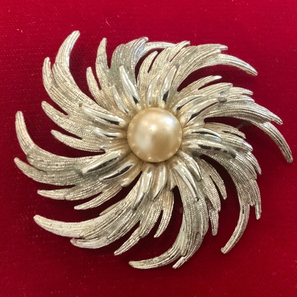 Sarah Coventry Jewelry - Vintage Signed Sarah Coventry Brooch